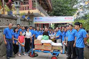 PVOIL Lube tổ chức chương trình hành hương-từ thiện đầu Xuân Giáp Ngọ 2014